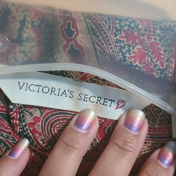 Victoria's Secret Vintage Paisley Print Robe - Picture 5 of 8